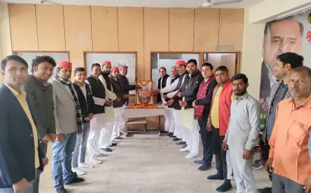 Noida News : नोएडा में सपाइयों ने जयंती पर चौधरी चरण सिंह को किया याद