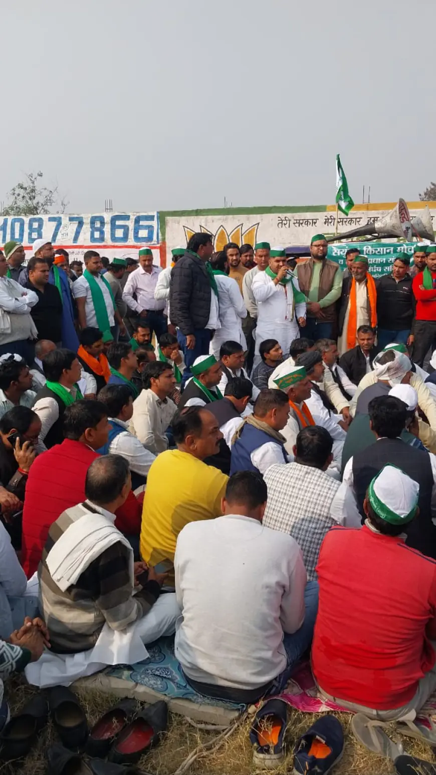 Noida News : लोहारली टोल पर 46 गांवों के किसानों ने प्रदर्शन कर दिया धरना