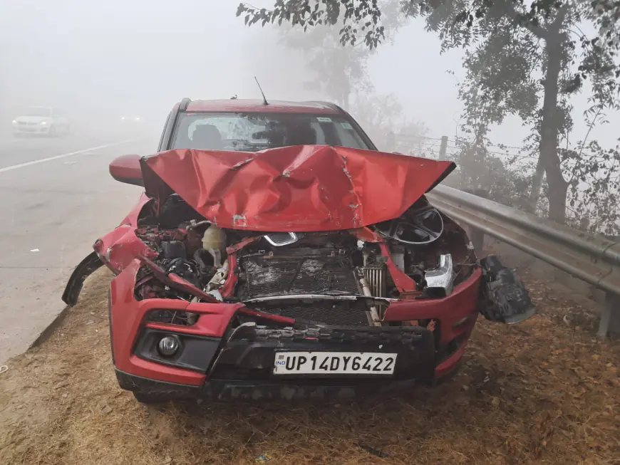 Noida News : यमुना एक्सप्रेसवे पर भीषण हादसा, घने कोहरे के चलते दर्जन भर गाड़ियां आपस में टकराई, कई घायल