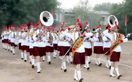 Noida News : नोएडा की आयुषी ने 75वें गणतंत्र दिवस  की परेड में पिलानी बैंड का किया नेतृत्व