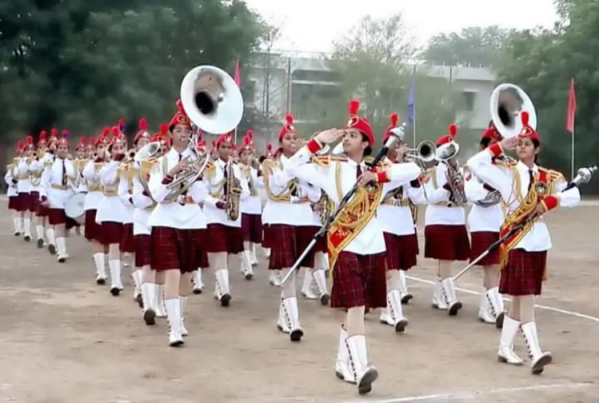 Noida News : नोएडा की आयुषी ने 75वें गणतंत्र दिवस  की परेड में पिलानी बैंड का किया नेतृत्व