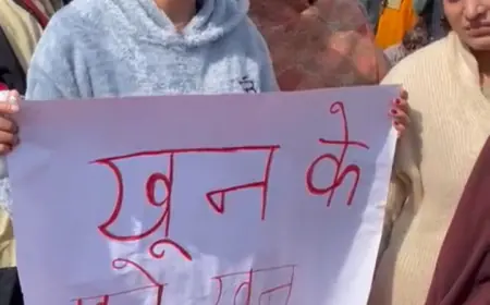 Noida News  : छात्र की हत्या के विरोध में परिजनों के साथ व्यापारियों ने लगाया जाम