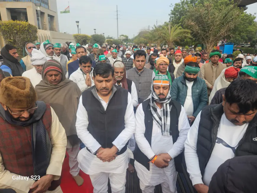 Noida News : ग्रेनो प्राधिकरण पर शोकसभा कर किसानों की हुई महापंचायत, कल दिल्ली की तैयारी