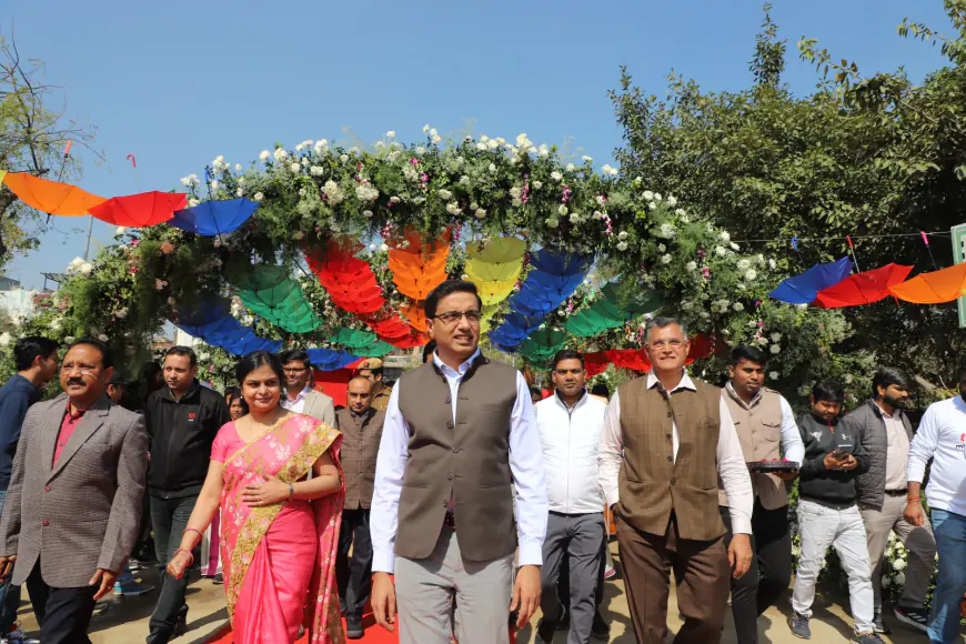 Noida News : नोएडा में शुरू हुई देसी-विदेशी फूलों की प्रदर्शनी, होगी प्रतियोगिताएं