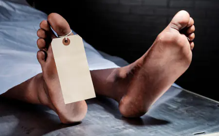 Noida News : लोगों के करोड़ों रुपया डकारने वाले बिल्डर ने की आत्महत्या