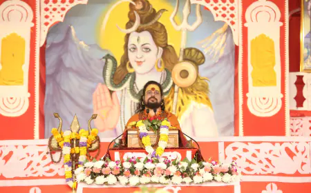 Noida News : पूर्व जन्मों का है फल कलयुग में गरीब होना : सद्गुरूनाथ  महाराज