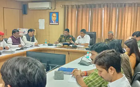 Noida News : गौतमबुद्ध नगर लोकसभा क्षेत्र में राजनीतिक पार्टियों के प्रतिनिधियों को पढ़ाया आदर्श चुनाव आचार संहिता का पाठ