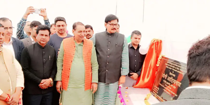 Noida News : माध्यमिक विद्यालयों का होगा़ कायाकल्प, निर्माण कार्यों का हुआ शिलान्यास
