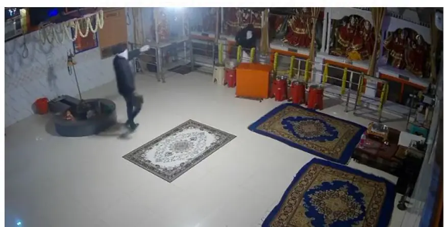 Noida News : नोएडा में श्रीधाम मंदिर से ठाकुर जी की मूर्तियां व सोने-चांदी के जेवरात चोरी