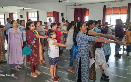 Noida News : स्कूलों में पीटीएम मीटिंग में दिलाई अभिभावकों व शिक्षकों को मतदान की  शपथ