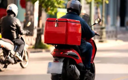 Noida News : नोएडा में डिलीवरी बॉय के साथ लूट की सूचना से मचा हड़कंप, जांच में मामला कुछ और ही निकला