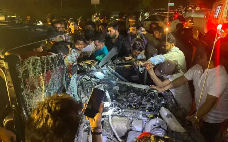 Noida News :  यमुना एक्सप्रेसवे पर अनियंत्रित थार ट्रक से टकराई