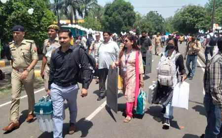 Lok sabha election : पोलिंग पार्टियां ईवीएम के साथ मतदान केंद्र के लिए रवाना