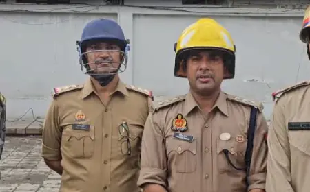 Noida News : अपोलो ग्रीन्स कंपनी में लगी आग, करोड़ों के गारमेंट्स जलकर हुए खाक