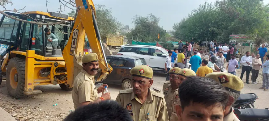 Noida news : अवैध निर्माण को तोड़ने पहुंचा प्राधिकरण, किसानों के विरोध के चलते बैरंग लौटा