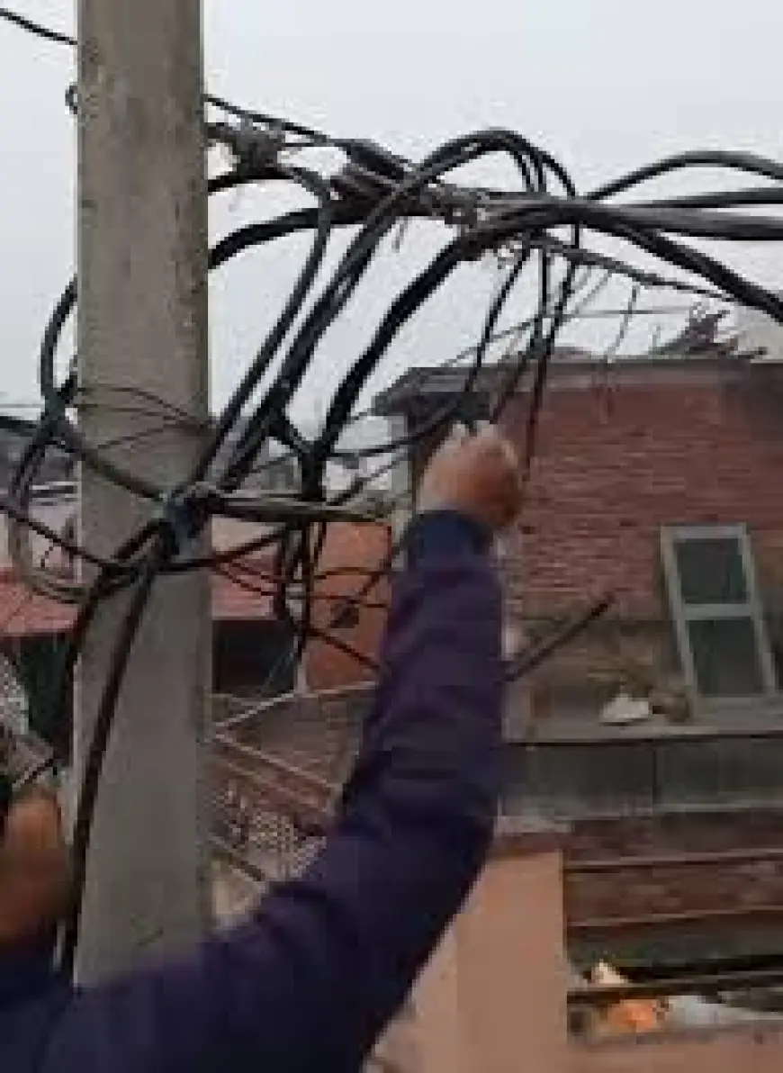 Noida News : बिजली घर में रखे लाखों रुपए कीमत के केबल गायब