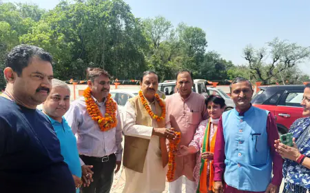 Political News : धर्मशाला एयरपोर्ट पर डा. महेश शर्मा का किया स्वागत