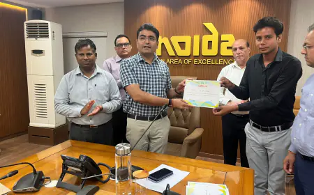 Noida News : शहर को साफ व स्वच्छ बनाने में जुटे कर्मचारी सम्मानित