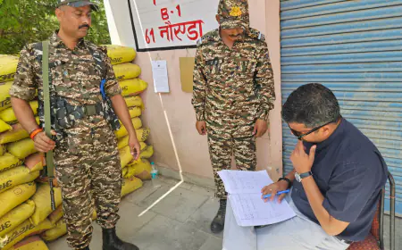 Noida News : पोल्ड ईवीएम मशीनों के लिए त्रिस्तरीय सुरक्षा व्यवस्था, डीएम ने किया निरीक्षण