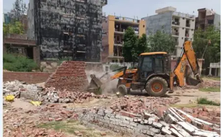 Noida News : प्राधिकरण का भू-माफिया पर एक्शन, 7.50 करोड़ की भूमि अतिक्रमण मुक्त