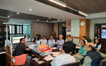 Greater Noida News : ग्रेनो सीईओ की बिल्डरों से दो टूक, खरीदारों के नाम फ्लैटों की जल्द रजिस्ट्री कराएं, नहीं तो कार्रवाई होगी