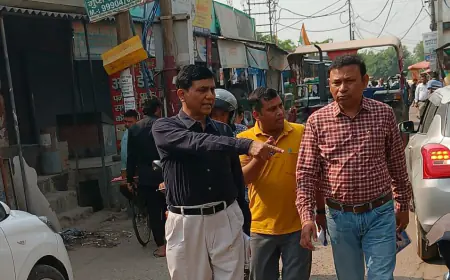 Noida News : ग्रेटर नोएडा के सेक्टर व गांवों में मिली गंदगी, दो फर्मों पर 50 हजार का जुर्माना