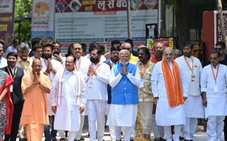 Varanasi : प्रधानमंत्री नरेन्द्र मोदी के नामांकन पर टिकी रही देश-दुनिया की निगाहें