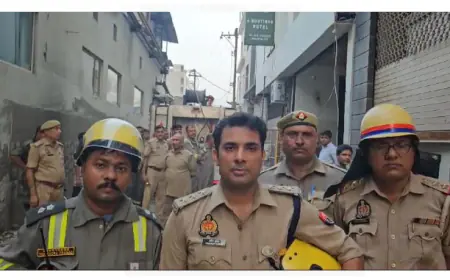 Noida News : मून होटल एंड बैंक्वेट हॉल में लगी आग, युवती की मौत, युवक की हालत गंभीर