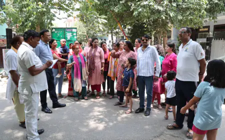 Greater Noida News : ग्रेटर नोएडा के सेक्टरों में सफाई व्यवस्था लचर, ठेकेदार को कड़ी चेतावनी