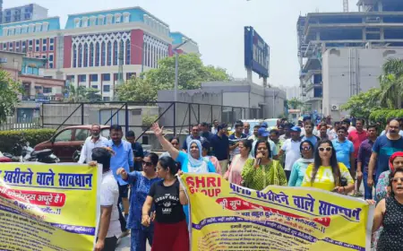 Noida News : चिलचिलाती धूप में श्री राधा स्काई गार्डन सोसायटी के निवासियों ने बिल्डर के खिलाफ खोला मोर्चा