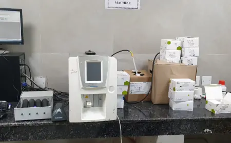 Noida News : जिला अस्पताल में 5 दिन से बंद खून की जांच दोबारा शुरू