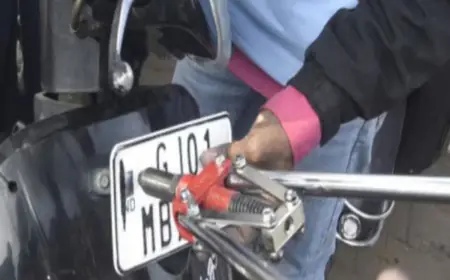 Noida News : ट्रैक्टर पर लगाया मोटरसाइकिल का नंबर, गिरफ्तार