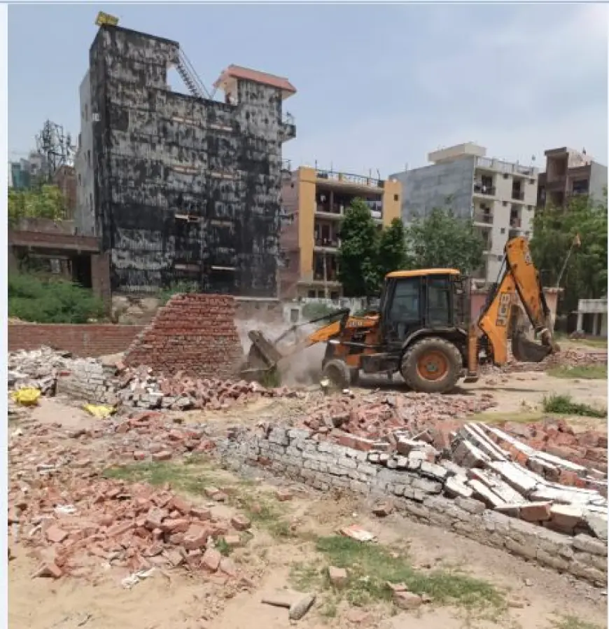 Noida News : प्राधिकरण का भू-माफिया पर एक्शन, 7.50 करोड़ की भूमि अतिक्रमण मुक्त