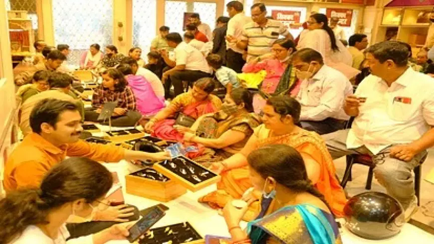 Noida News : अक्षय तृतीया पर नोएडा के सर्राफा बाजार में खरीदारों से बढ़ी रौनक