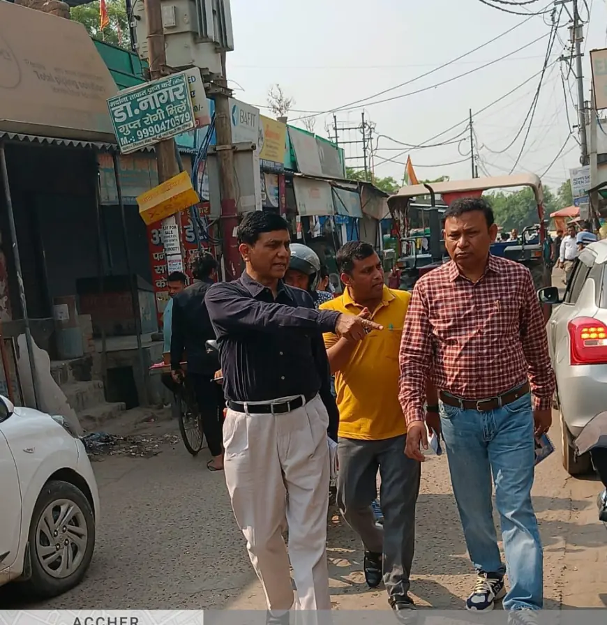Noida News : ग्रेटर नोएडा के सेक्टर व गांवों में मिली गंदगी, दो फर्मों पर 50 हजार का जुर्माना