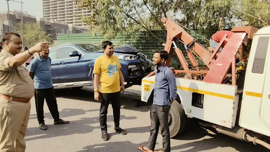Noida News : तेज रफ्तार बीएमडब्ल्यू कार चालक ने ई- रिक्शा में मारी टक्कर ,दो की मौत तीन घायल