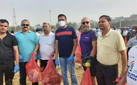 Noida News : नोएडा सीईओ ने डीडीआरडब्ल्यूए के साथ रामलीला ग्राउंड में चलाया स्वच्छता अभियान 