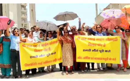 Greater Noida News : महिलाओं ने बिल्डर के खिलाफ खोला मोर्चा, श्री राधा स्काई गार्डन सोसायटी में किया प्रदर्शन