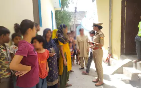 Noida News : पुलिस ने महिलाओं को सुरक्षा और उनके अधिकारों के प्रति किया जागरूक