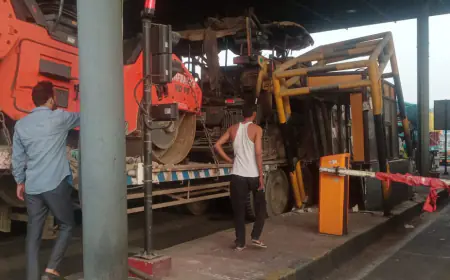 Dadri News : टोल बूथ में ट्रक ने मारी टक्कर, लाखों का नुकसान