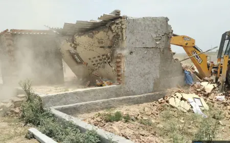 Greater Noida News : ग्रेटर नोएडा में 124 करोड़ की जमीन पर भू-माफिया काट रहे थे अवैध कालोनी, प्राधिकरण ने बुलडोजर चलाकर किया ध्वस्त