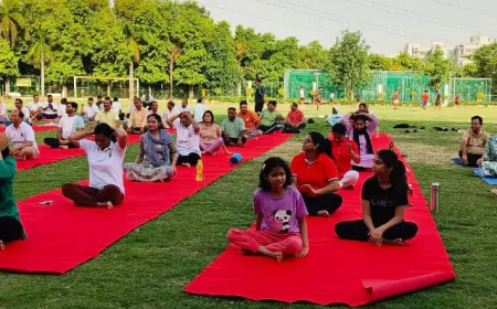 Noida News : नोएडा स्टेडियम से 10वें अंतर्राष्ट्रीय योग दिवस के साप्ताहिक कार्यक्रम का शुभारंभ