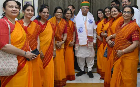 Noida News : जैन तेरापंथ महिला मंडल नोएडा ने केंद्रीय मंत्री को दिया निमंत्रण-पत्र