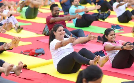 Noida News : डीएलएफ मॉल ऑफ इंडिया में हुआ योगाभ्यास कार्यक्रम का भव्य आयोजन