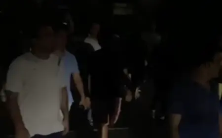 Greater Noida West News : बिजली आपूर्ति बाधित होने पर सोसायटी वासियों ने देर रात को किया जमकर हंगामा