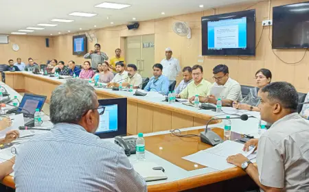 Noida News : पात्र लाभार्थियों को ऋण स्वीकृत में कोताही न बरतें बैंकर्स: मनीष कुमार वर्मा