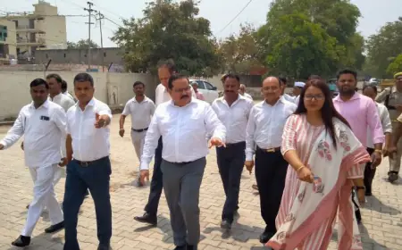 Noida News : उत्तर प्रदेश के मुख्य निर्वाचन अधिकारी ने वेयरहाउस का किया औचक निरीक्षण, दिए निर्देश