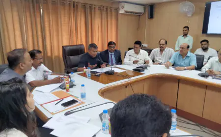 Greater Noida News : उद्योग बंधु समिति की बैठक में एनईए ने जलभराव, विद्युत कटौती, टूटी सड़कें व अतिक्रमण का मामला उठाया