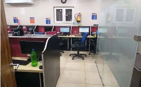 Noida News : अमेरिकी लोगों के साथ ठगी करने वाले अवैध कॉल सेंटर का पर्दाफाश्त, दर्जन भर गिरफ्तार