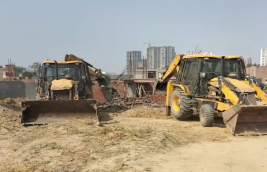 Greater Noida News : ग्रेटर नोएडा प्राधिकरण की जमीन पर अवैध निर्माण कर रहे 3 के खिलाफ मुकदमा